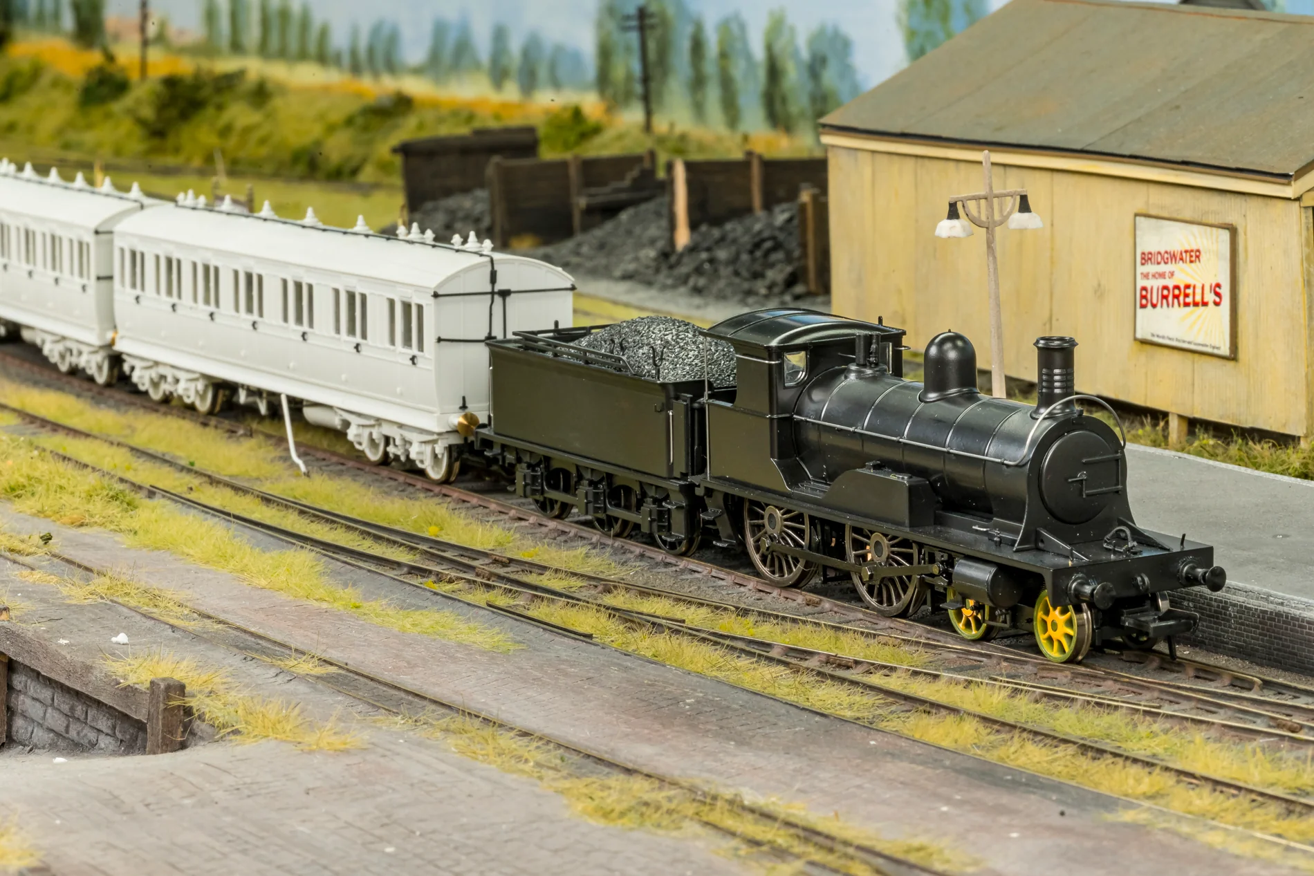 Highland Railway Loch Class 4-4-0 No.150 'Loch Eye' HR Yellow Steam Locomotive - Image 12