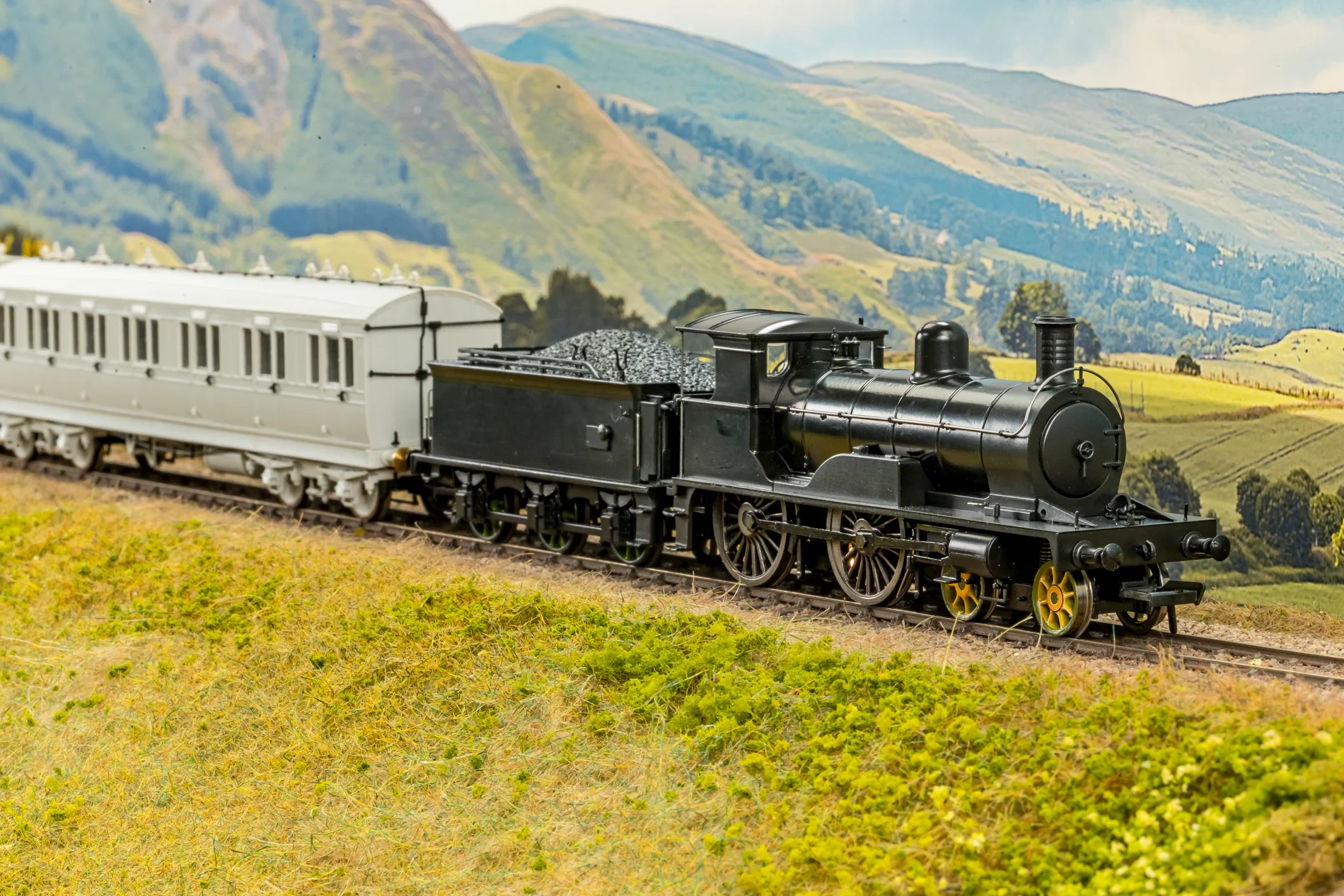 Highland Railway Loch Class 4-4-0 No.150 'Loch Eye' HR Yellow Steam Locomotive - Image 9