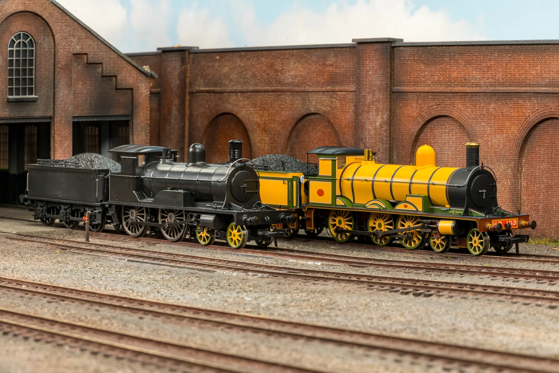 Highland Railway Loch Class 4-4-0 No.125 'Loch Tay' HR Jones Lined Green Steam Locomotive - DCC Sound - Image 8