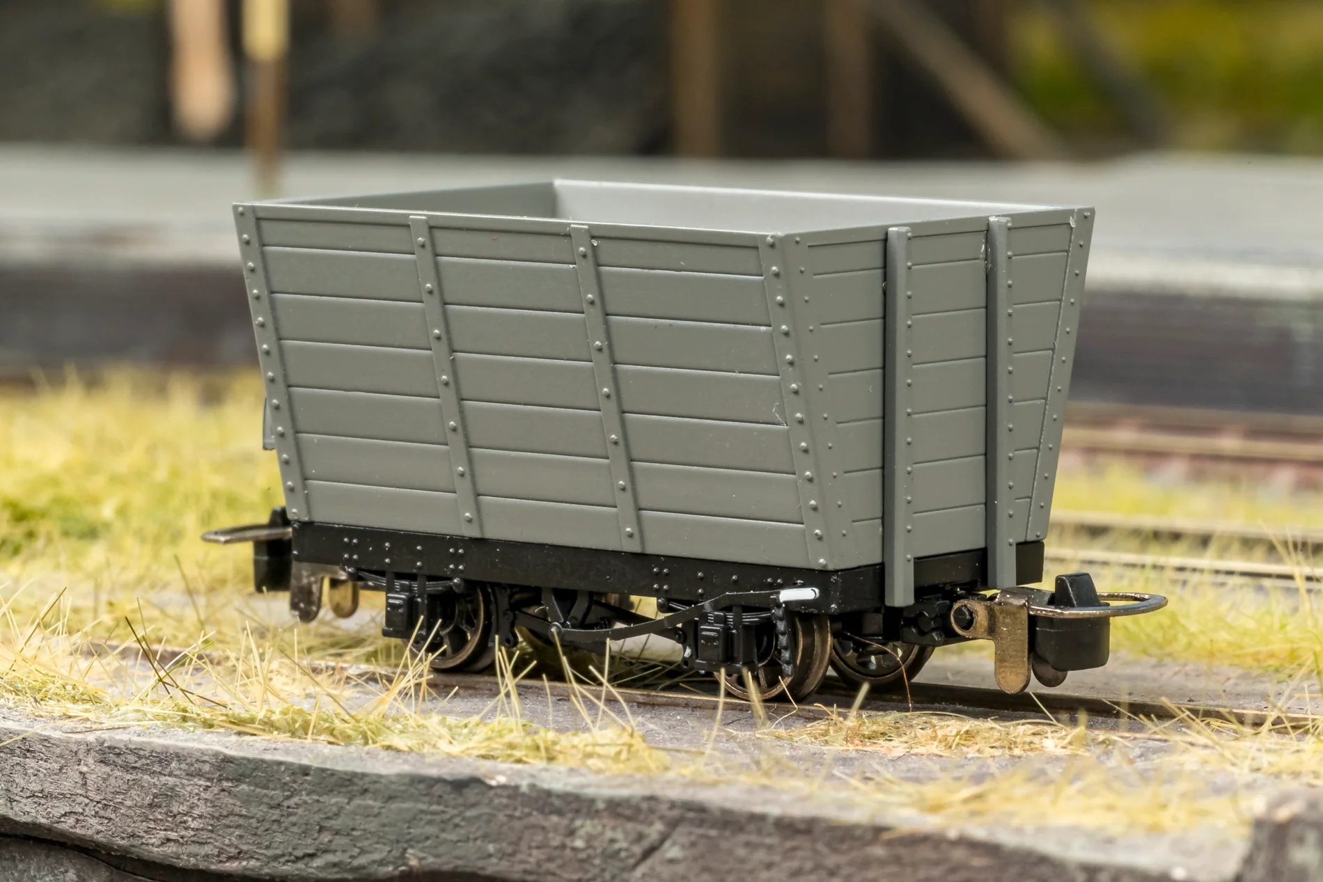 833006 Wooden Hopper - Red No. 38 - Image 2
