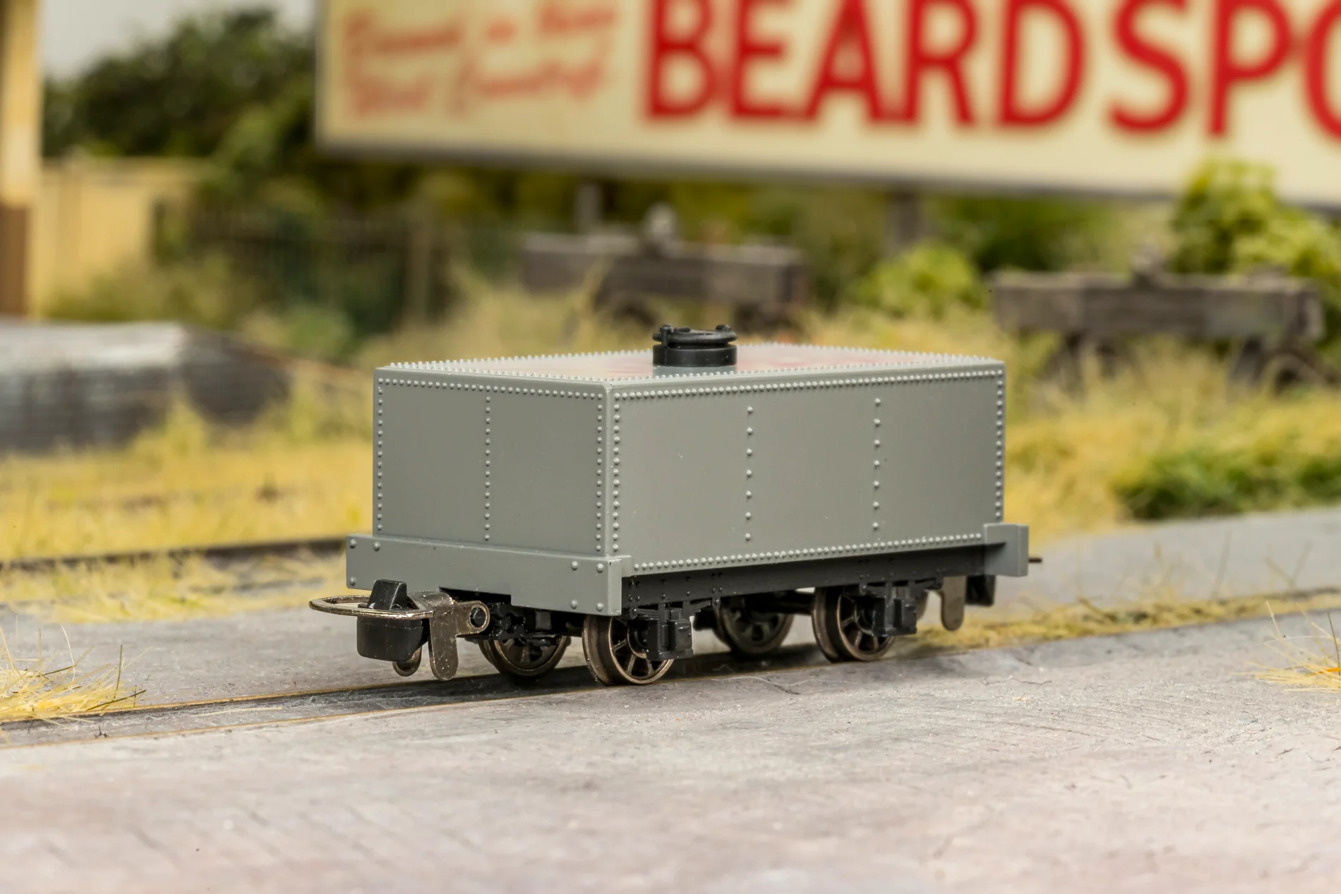 833105 Rectangular Tank - Light Grey - 'OIL' No. 98 - Image 4
