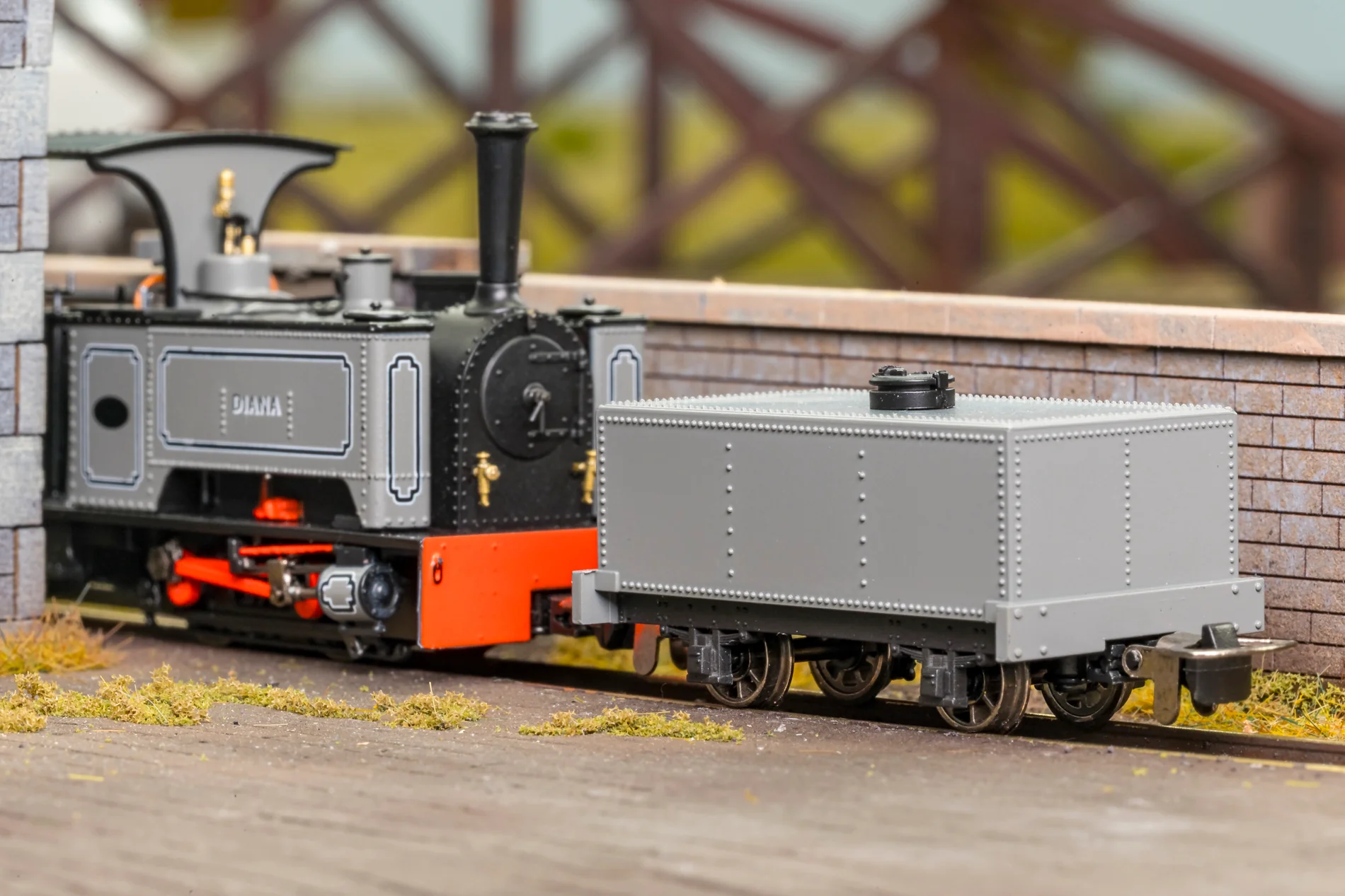 833110 Rectangular Tank - Hendersons Relish No.15 - Image 2