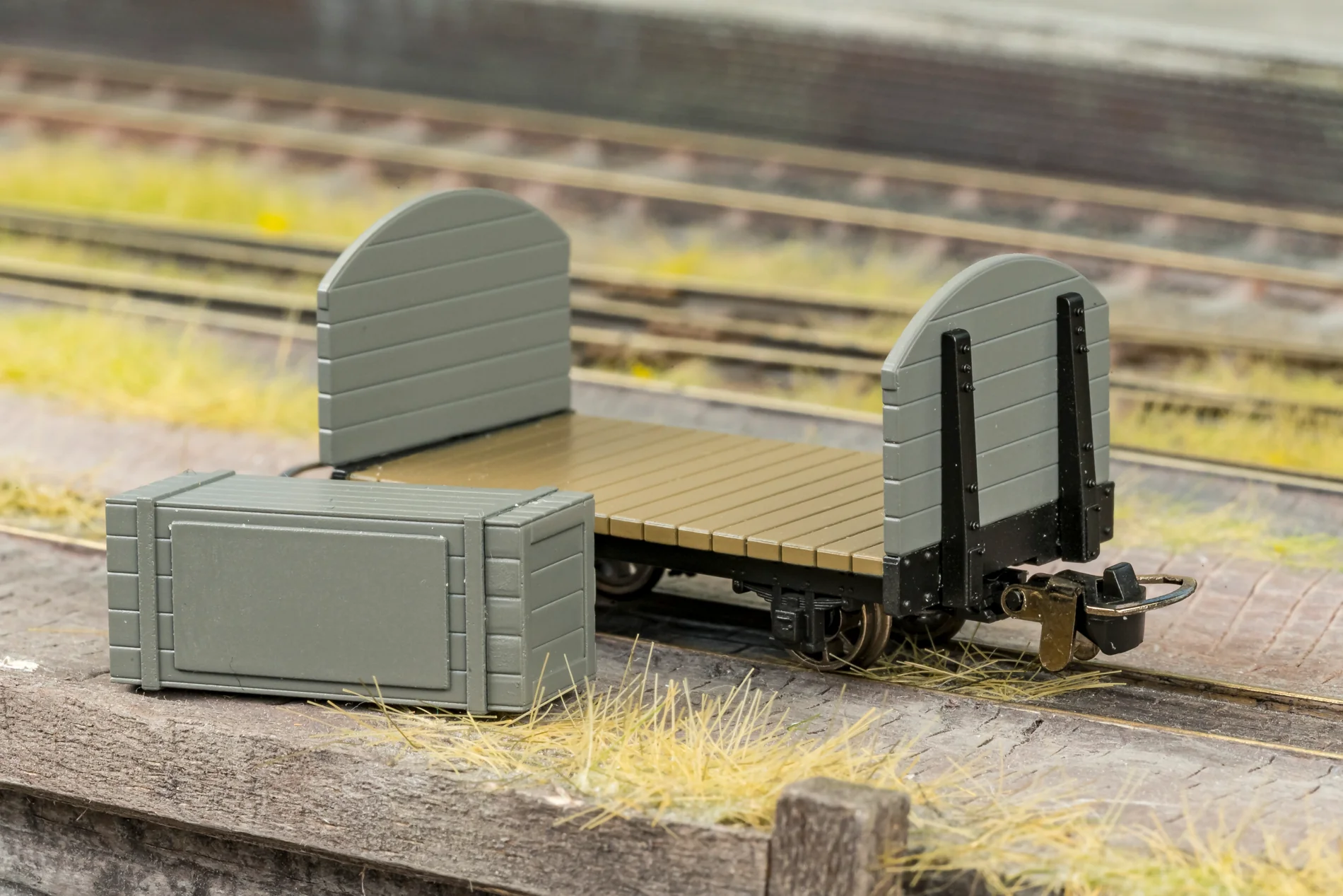 833202 Round Ended Flat - Plain Brown No. 63 (with removable crate) - Image 3