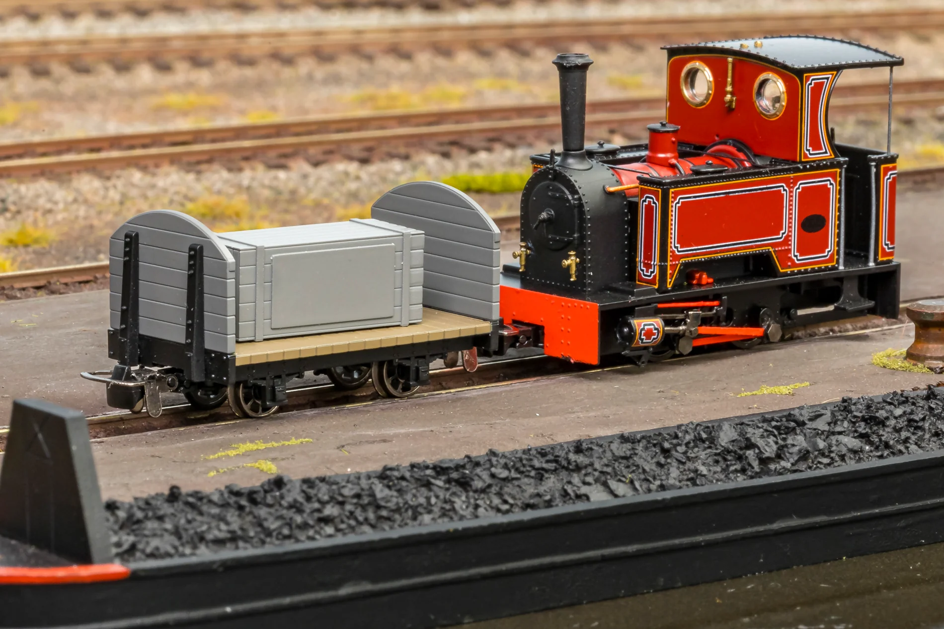 833204 Round Ended Flat - Plain Grey No. 3 (with removable crate) - Image 2
