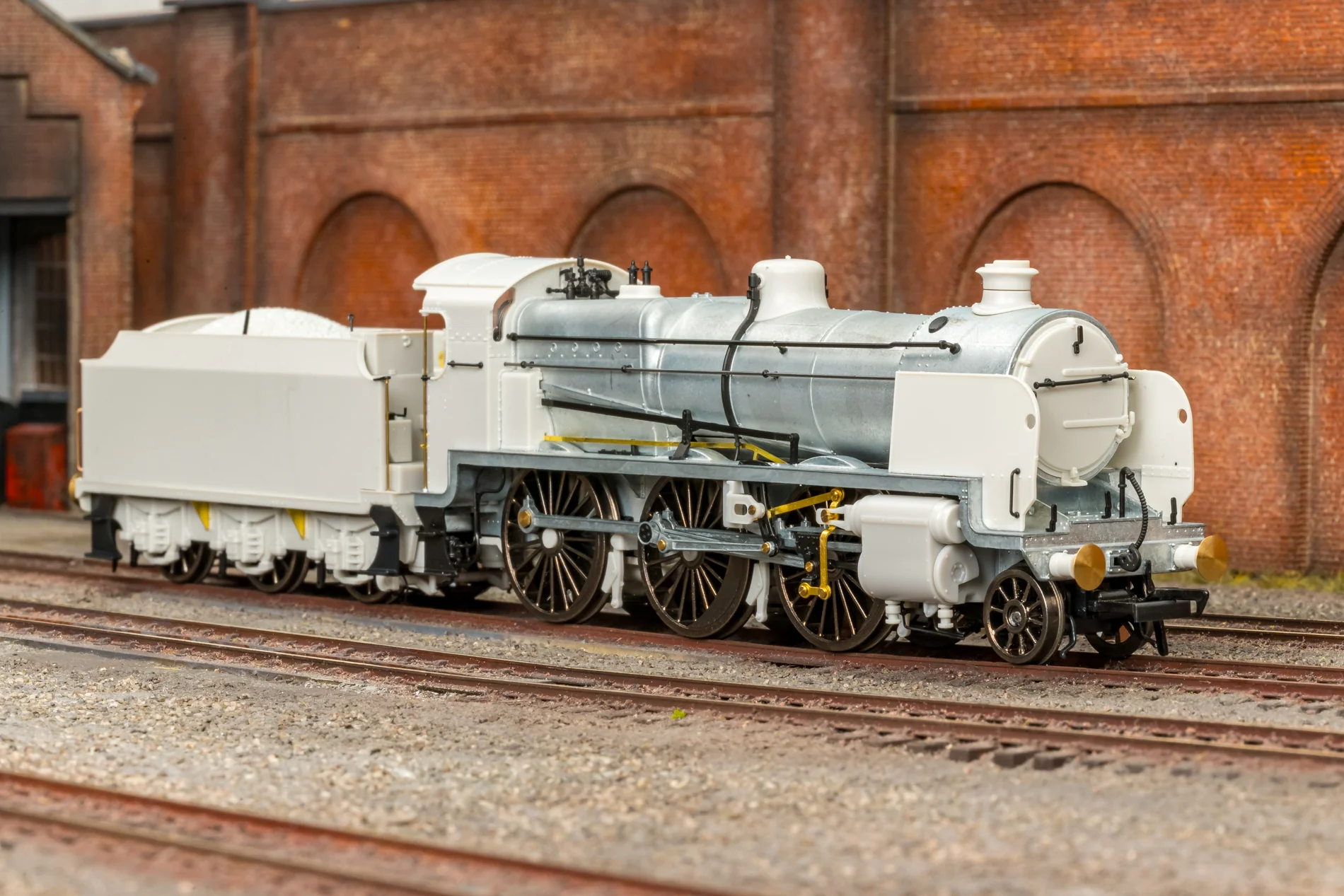 SR U Class 2-6-0 No.1638 - SR Lined Olive Steam Locomotive - DCC Sound - Image 3