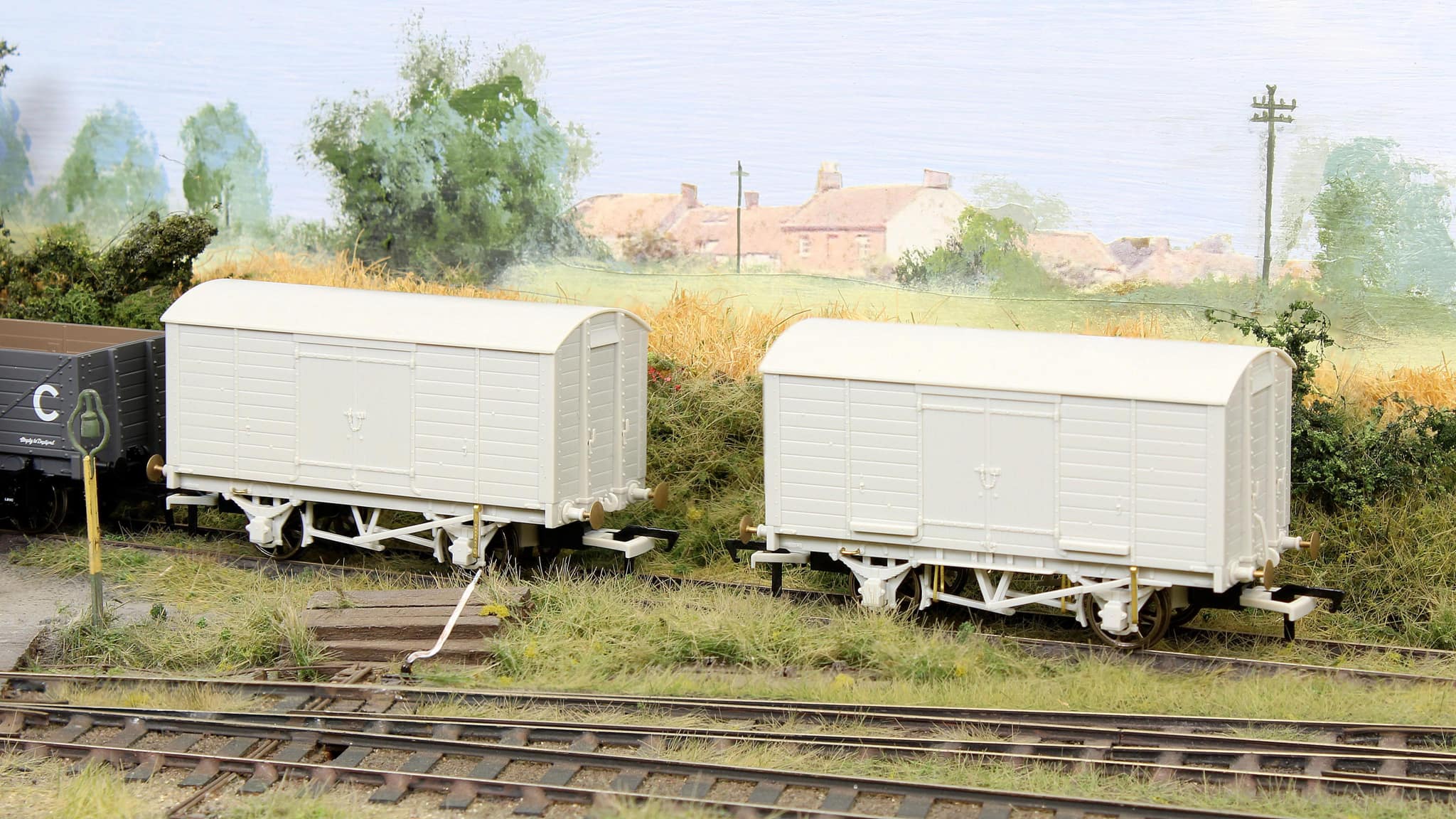 979013 LB&SCR Dia.8-Ton Goods Van SR (post-36) No.46192 - Image 2