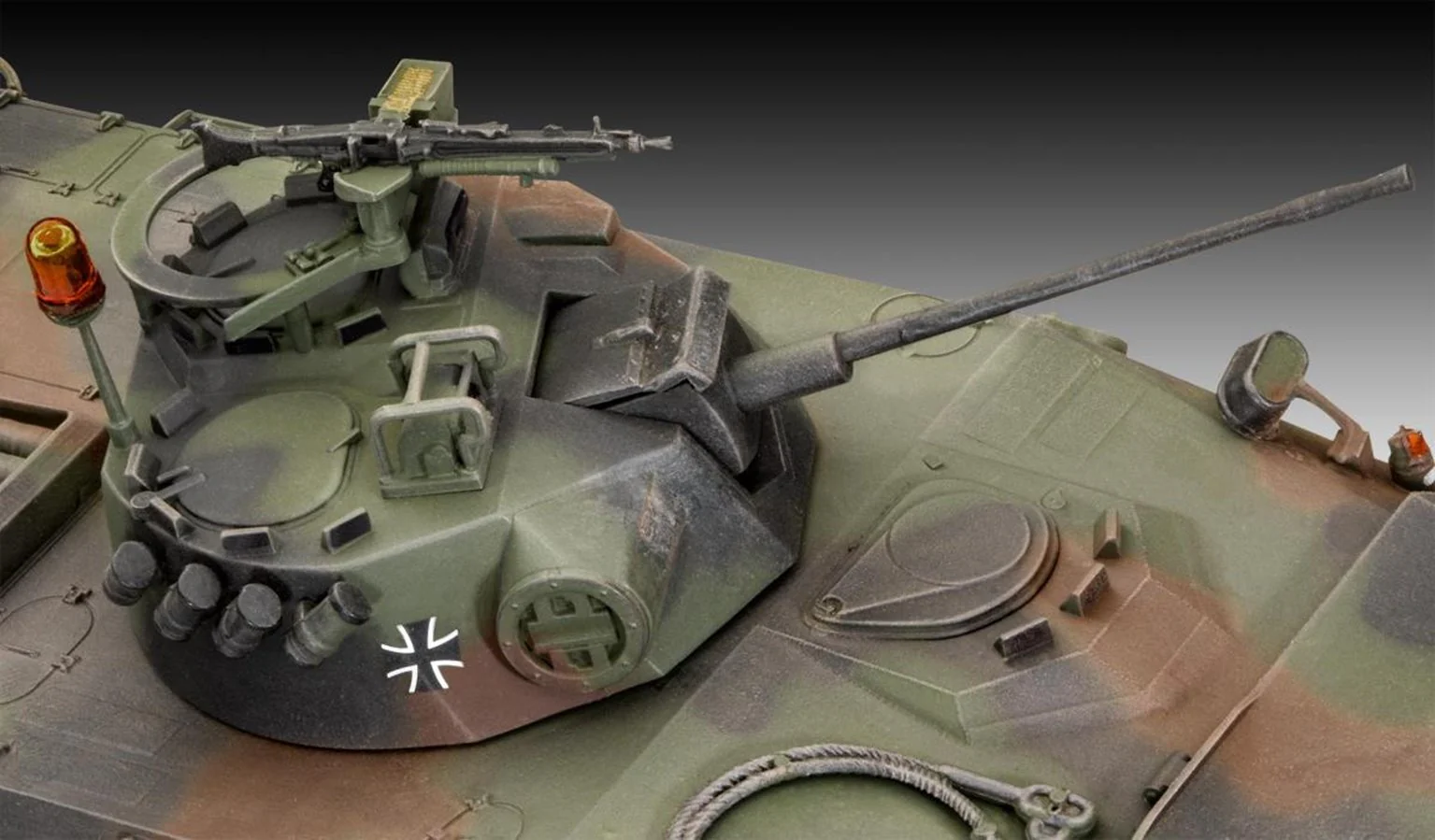 03321 German SpPz2 Luchs & 3D Puzzle Diorama (1:35 Scale) Model Kit - Image 4