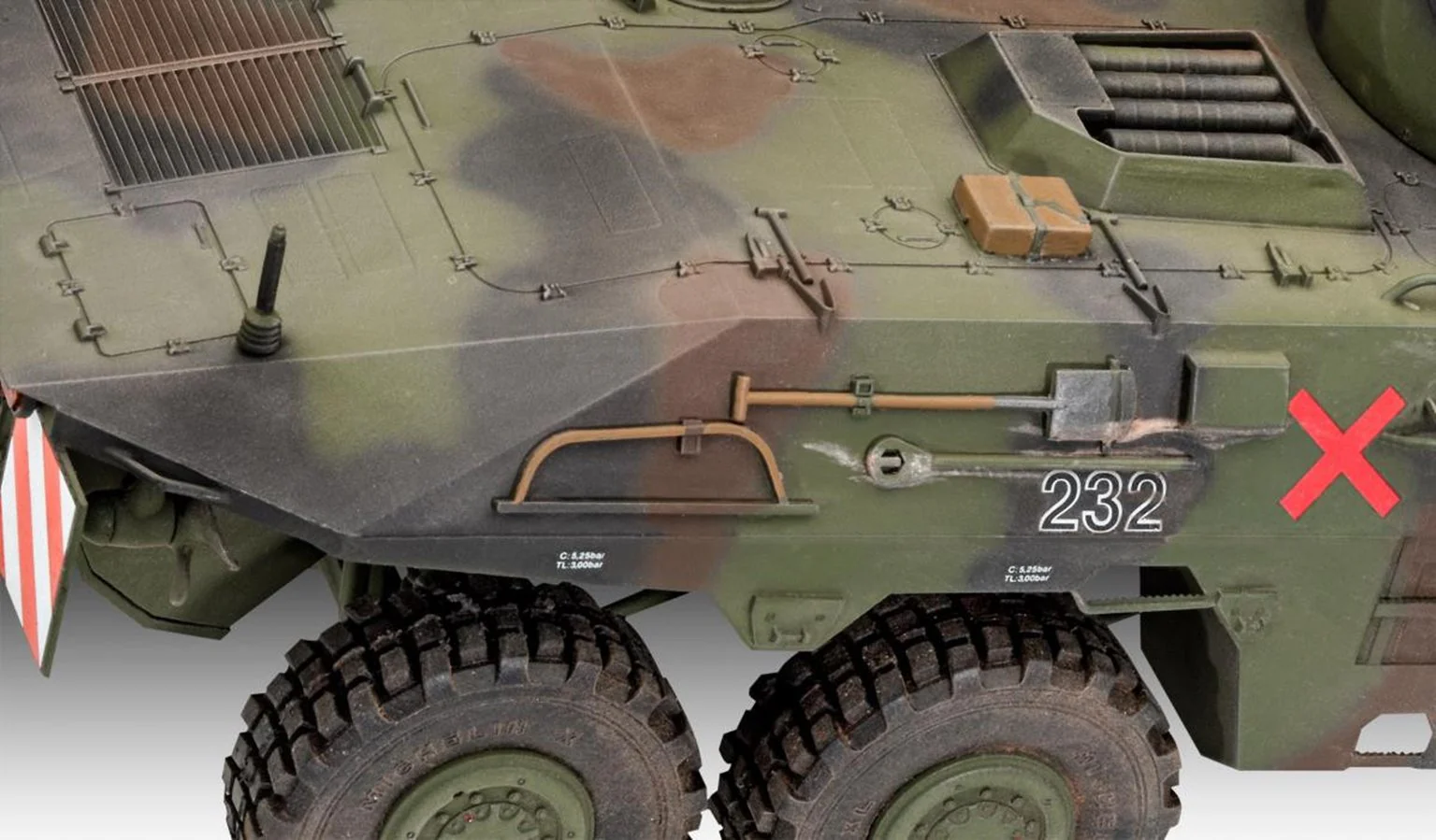 03321 German SpPz2 Luchs & 3D Puzzle Diorama (1:35 Scale) Model Kit - Image 5