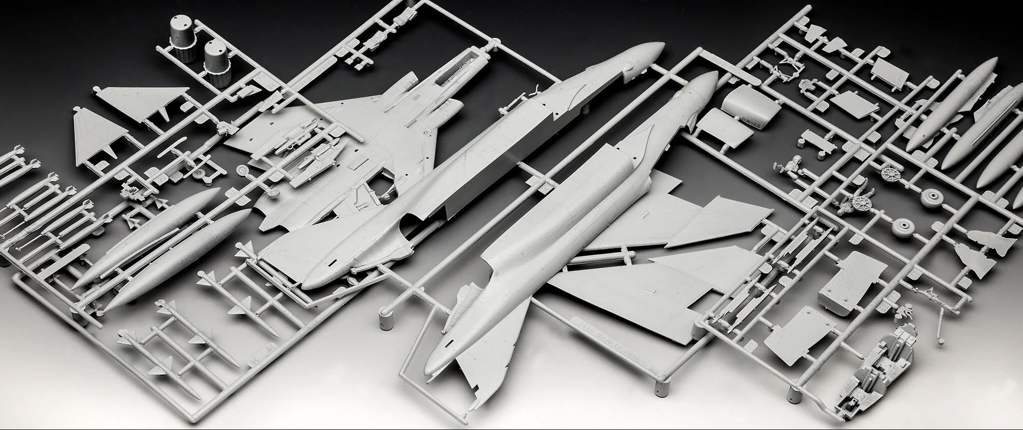 F-4J Phantom II Model Kit - Image 4