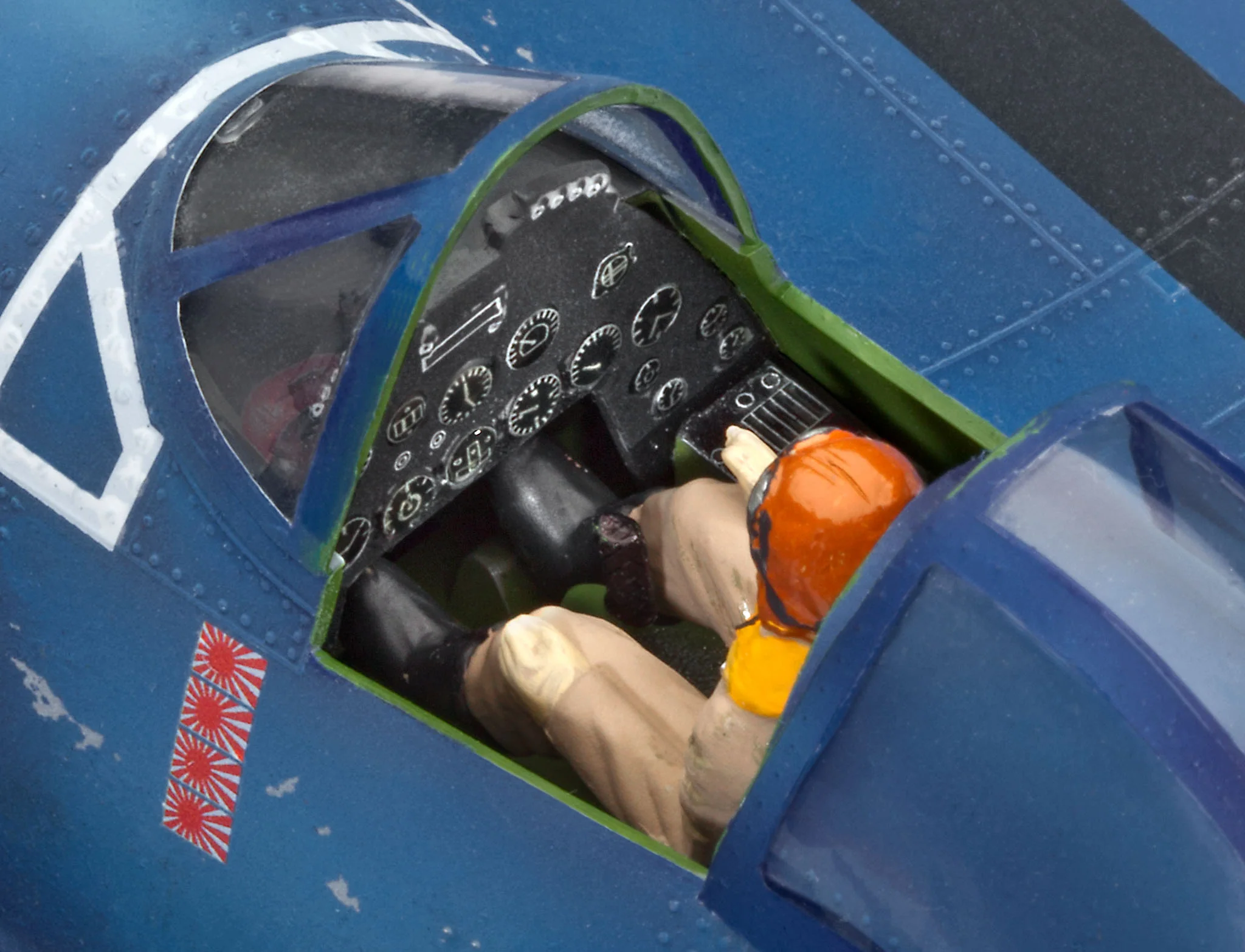 04781 Vought F4U-1A Corsair (1:32 Scale) Model Kit - Image 4