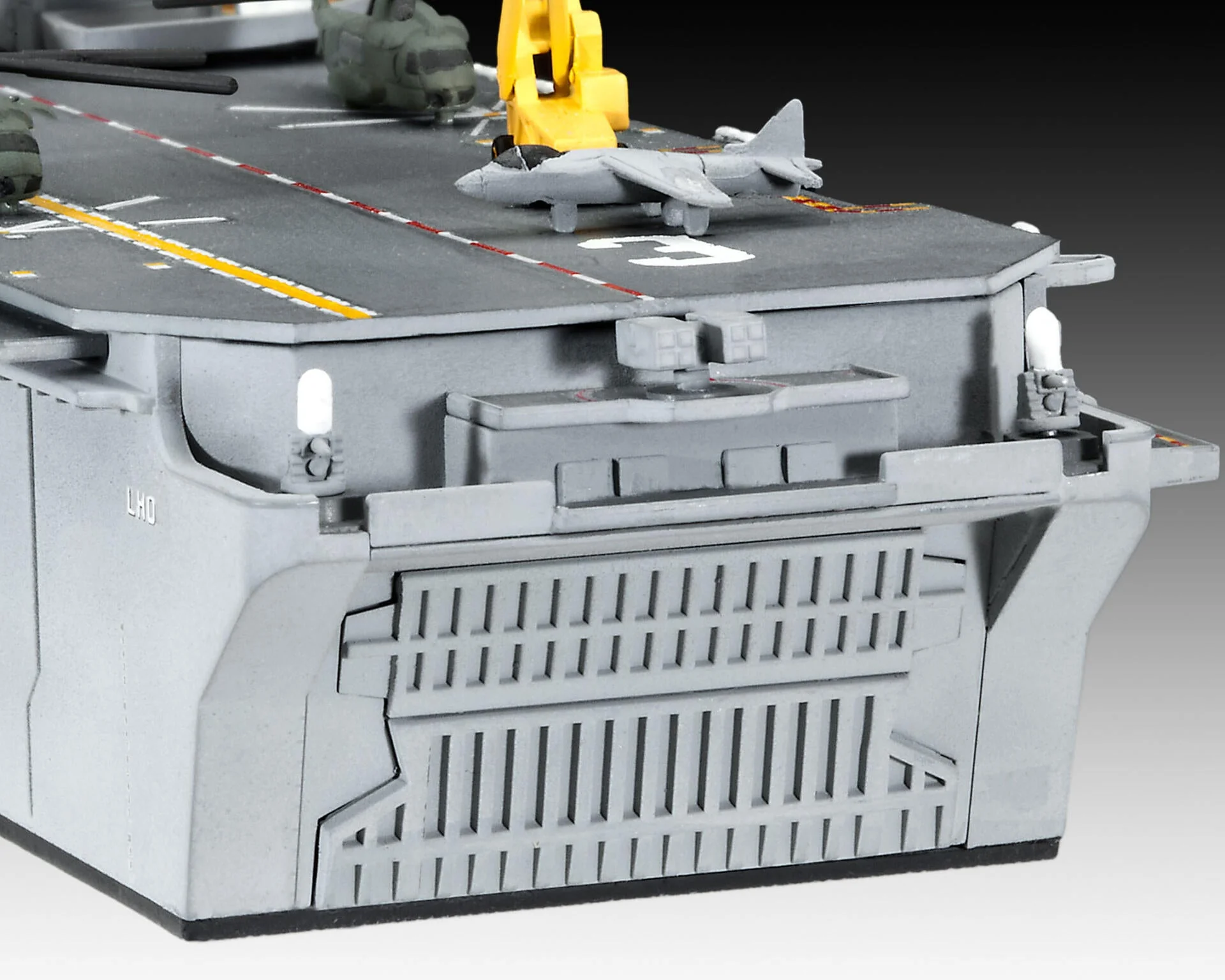 US Navy Assault Carrier WASP Class Model Kit - Image 3
