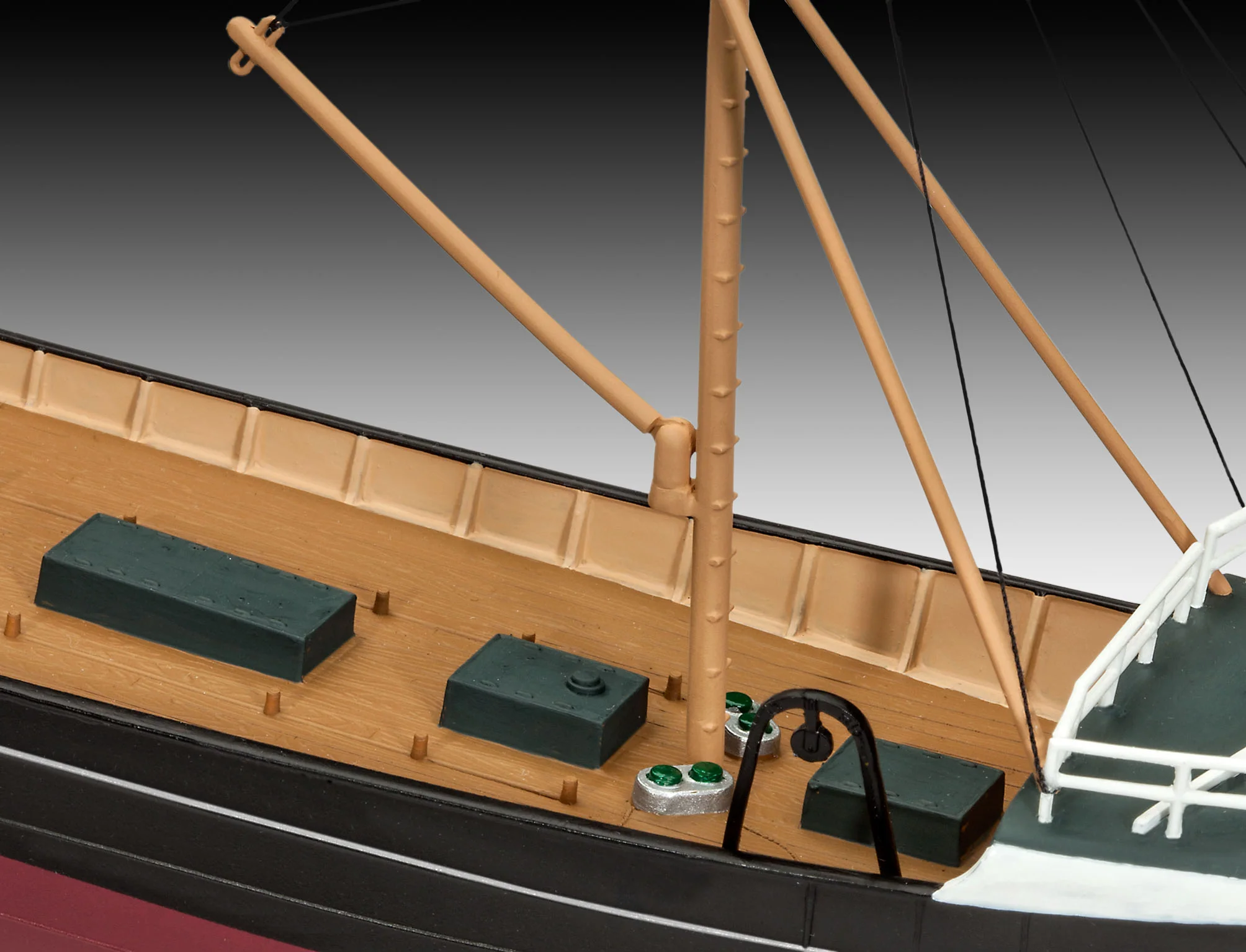05204 North Sea Trawler (1:142 Scale) Model Kit - Image 7