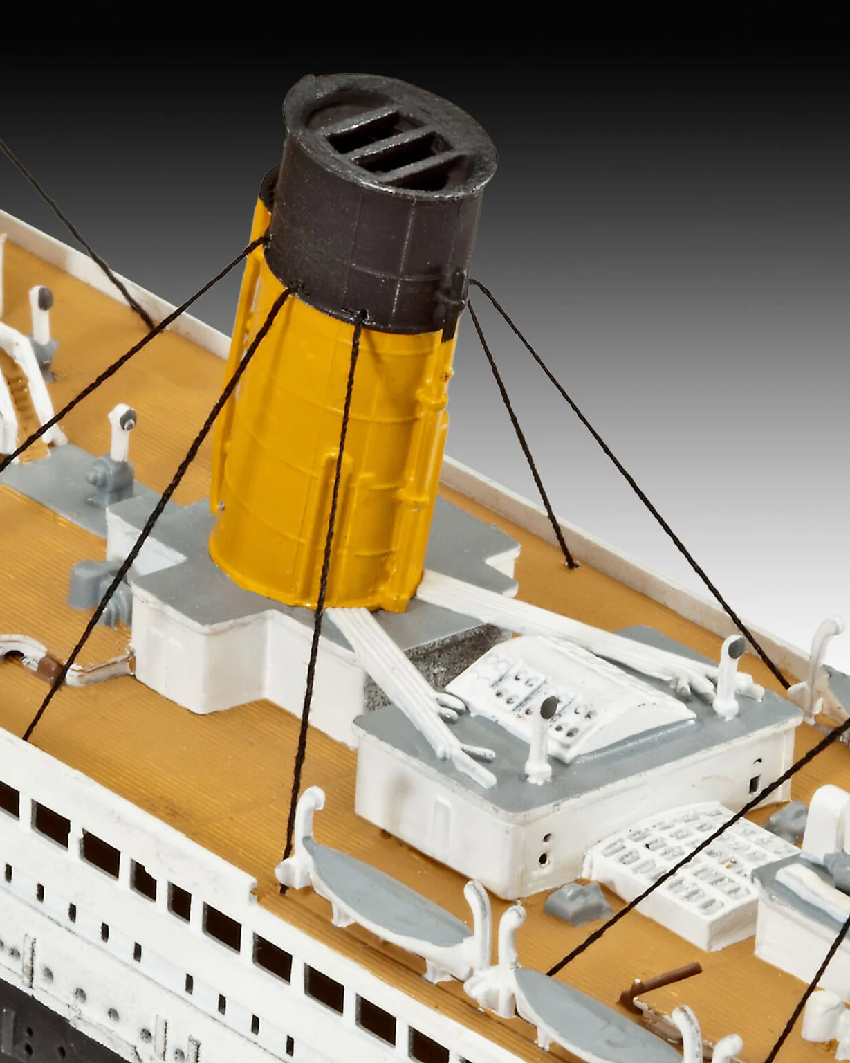 R.M.S. Titanic Model Kit - Image 4