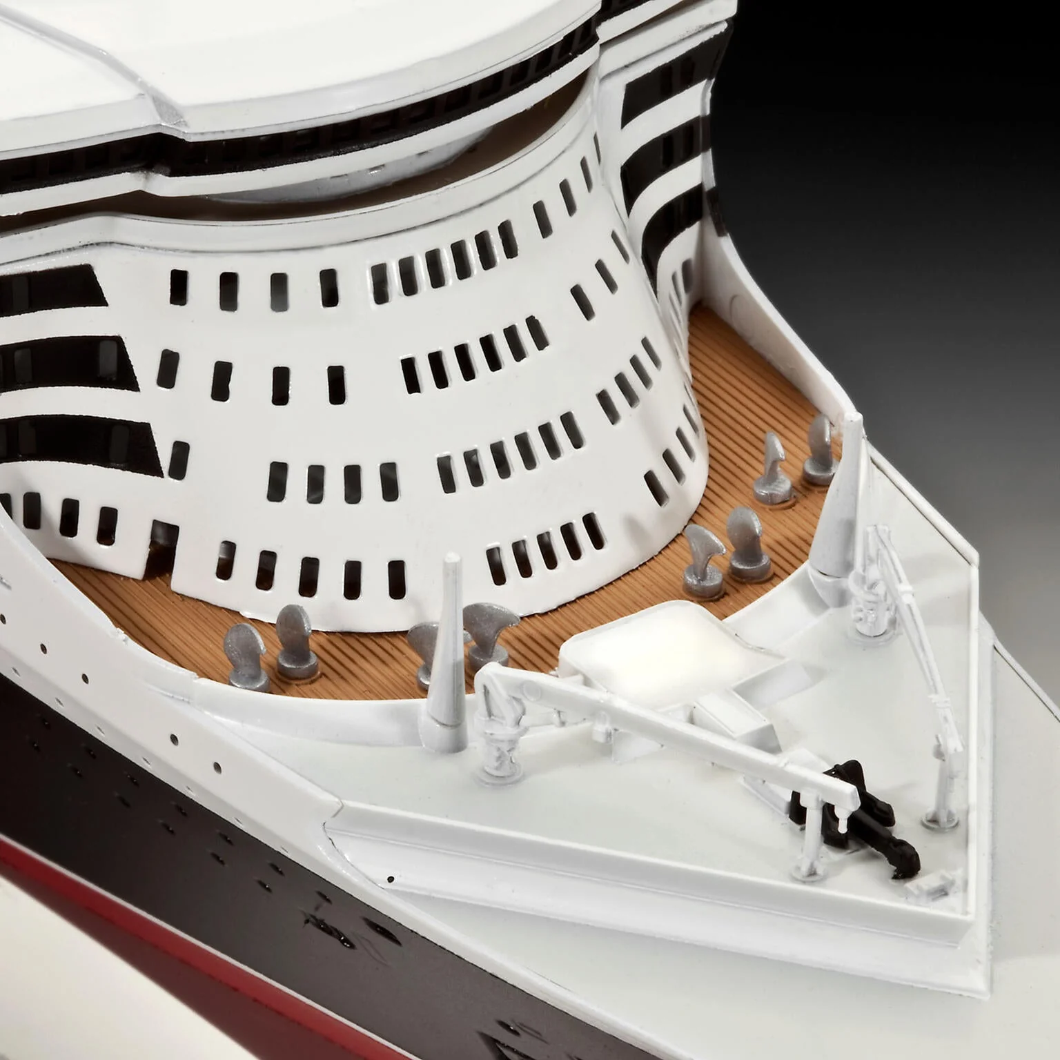 Ocean Liner Queen Mary 2 Model Kit - Image 3