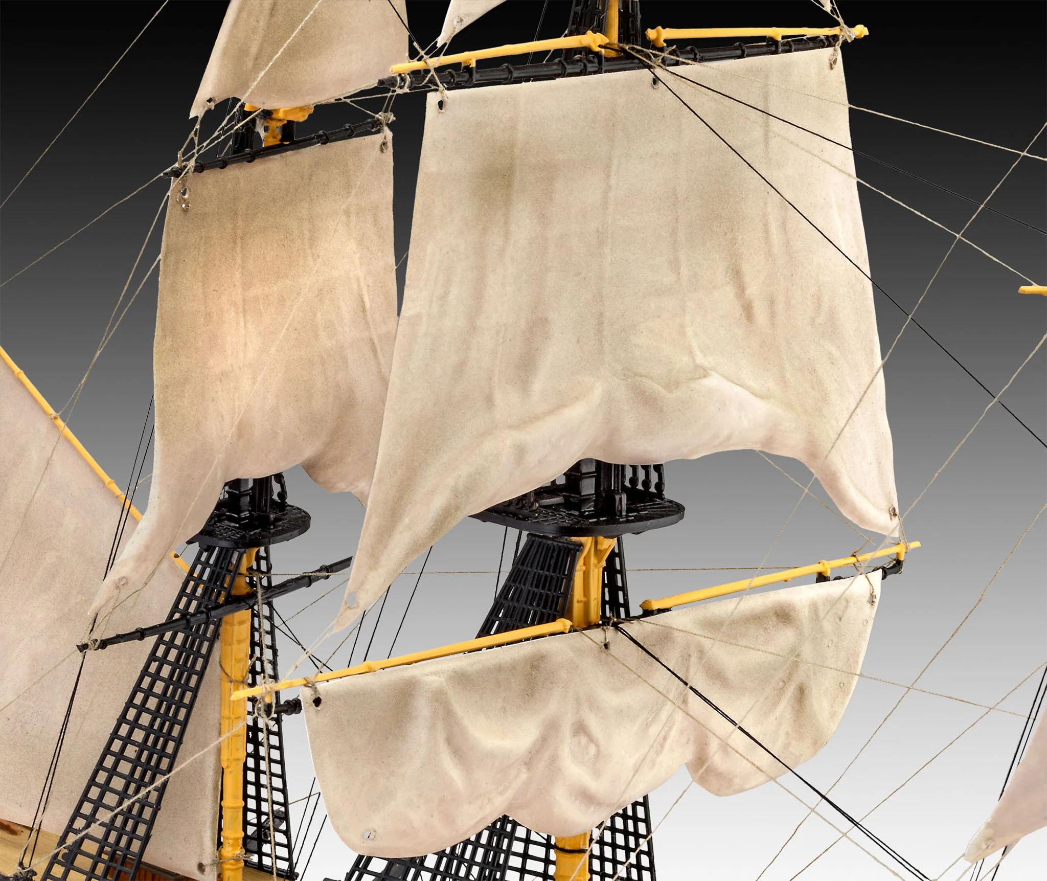 05767 HMS Victory Battle Of Trafalgar Gift Set (1:225 Scale) Model Kit - Image 3