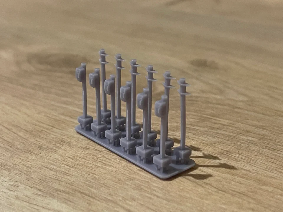 OO Gauge Phones + Sign Poles (Pack of 12) - Unpainted - Image 2