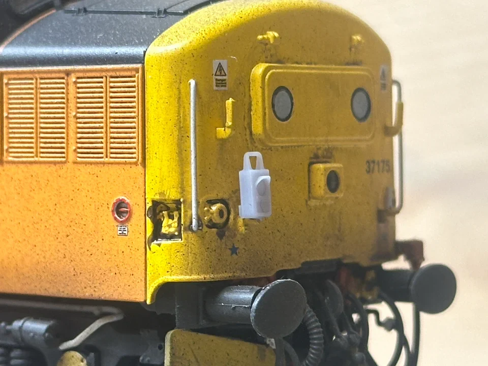 OO Gauge Tail Lamps Modern (Pack of 24) - Unpainted - Image 2