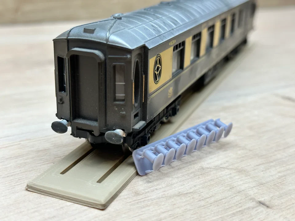 OO Gauge Oval Buffers (Pack of 8) - Unpainted - Image 2