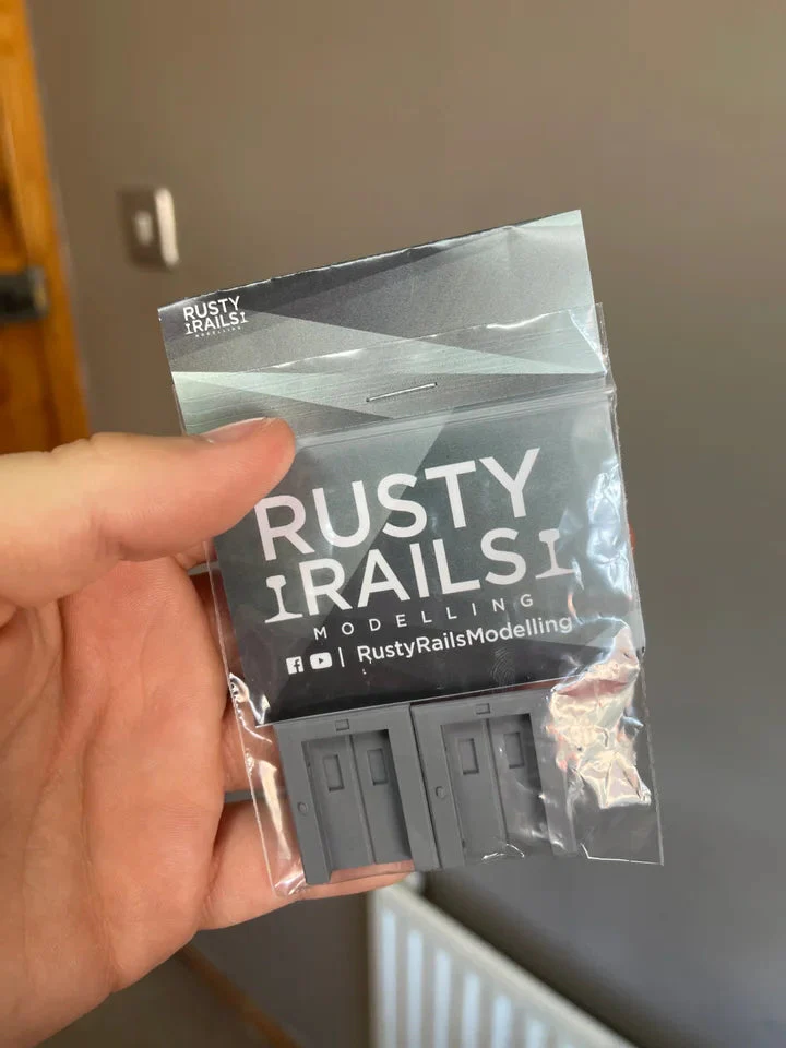 OO Gauge Elevator Doors (Pack of 2) - Unpainted - Image 4