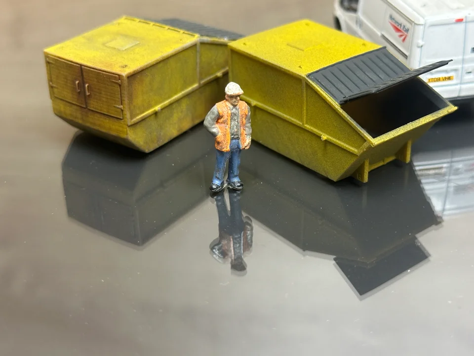 OO Gauge Enclosed Skips (Single Pack) - Unpainted Model Kit - Image 2