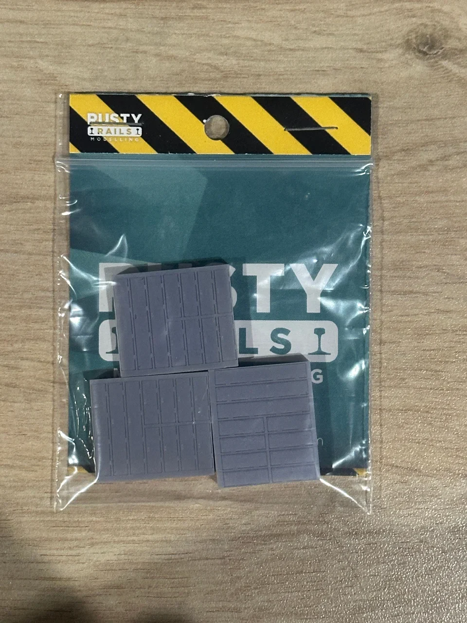 OO Gauge Lockers (Pack of 3) - Unpainted Model Kit - Image 3