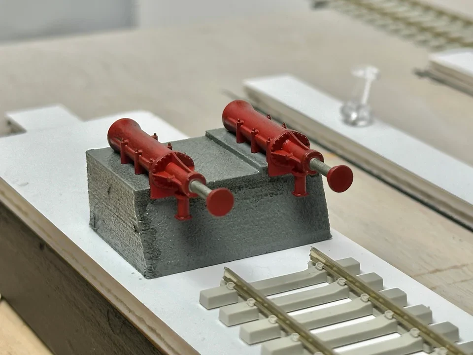 OO Gauge Hydraulic Buffer Stop (Single Pack) - Unpainted Model Kit - Image 3