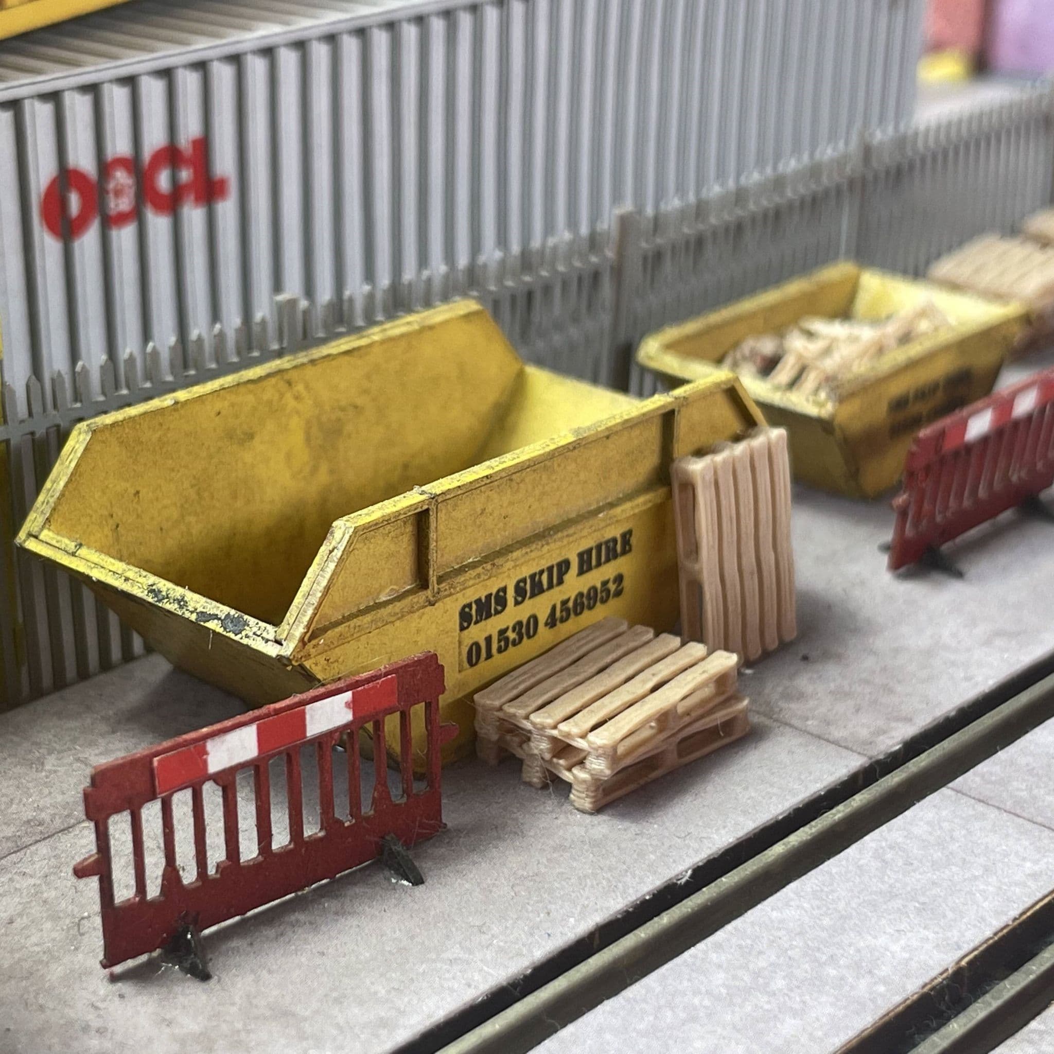 Rubbish Skips Model Kit - Image 4