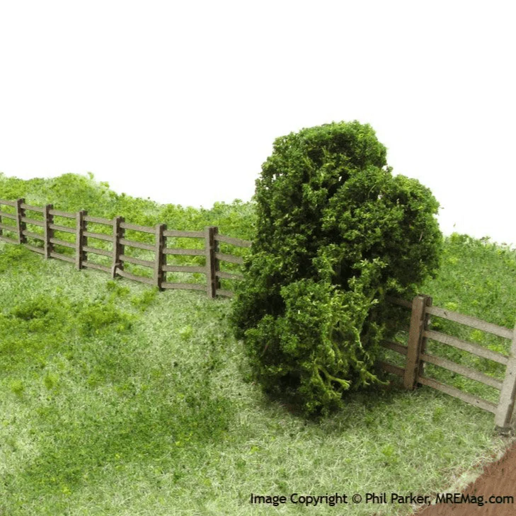 OO/HO 4ft Post & Rail Fencing (Natural Wood) Model Kit - Image 3