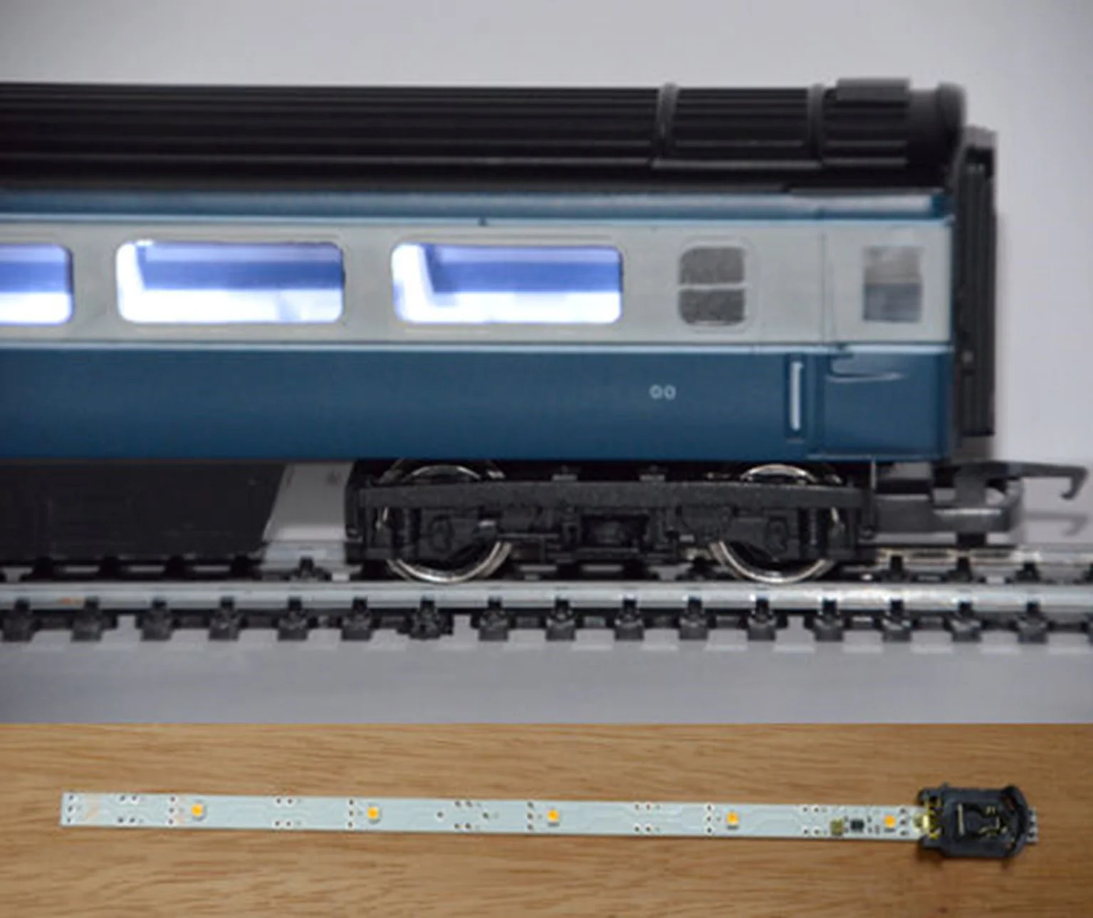 TTCL1 CL1 Automatic Coach Lighting - Cool White/Standard